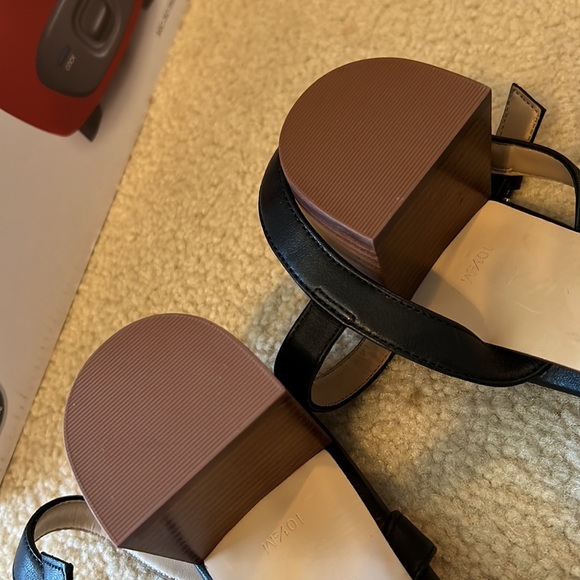 New Talbots Black Leather Block Heel Sandals Size 10 1/2 Medium - Picture 6 of 6